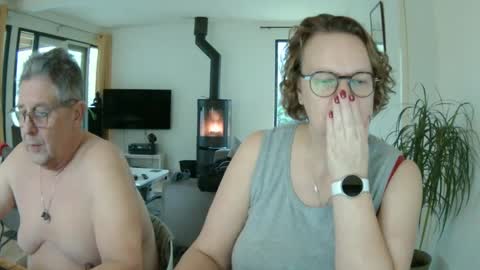 Snoeske and Woodwurm online show from December 29, 2024, 1:49 pm