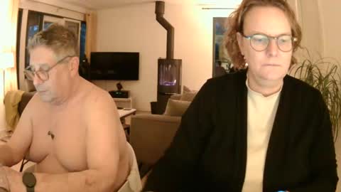 Snoeske and Woodwurm online show from January 3, 2025, 4:06 pm