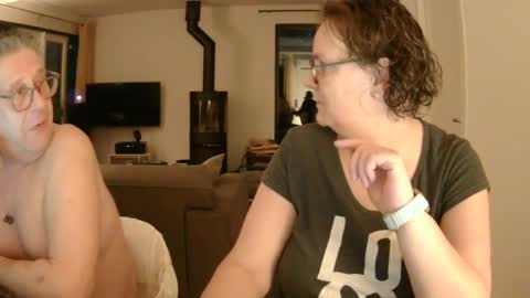 Snoeske and Woodwurm online show from February 9, 2025, 5:11 pm