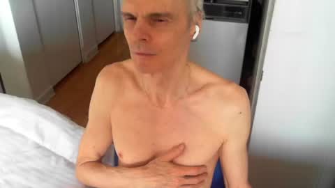 snoro111 online show from April 8, 2026, 6:41 pm