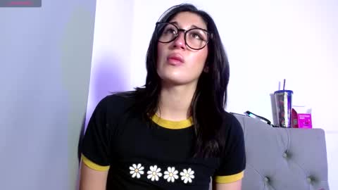 IG     OF red moonn online show from November 19, 2025, 3:39 am