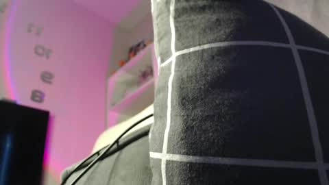 snow_lady121 online show from May 18, 2026, 5:08 pm
