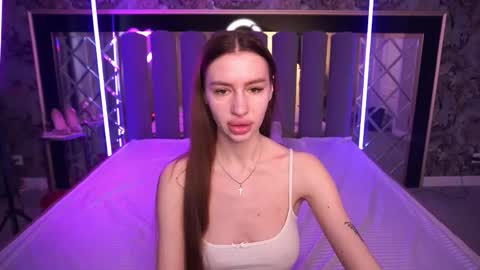 snow_whiteeex online show from April 27, 2026, 5:49 am