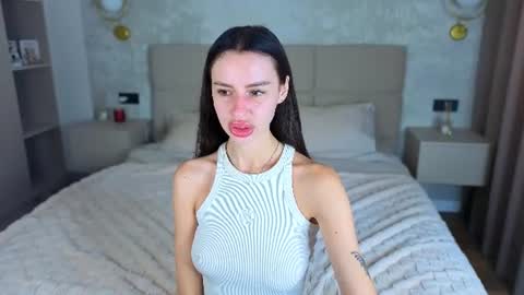 snow_whiteeex online show from June 25, 2026, 5:12 am