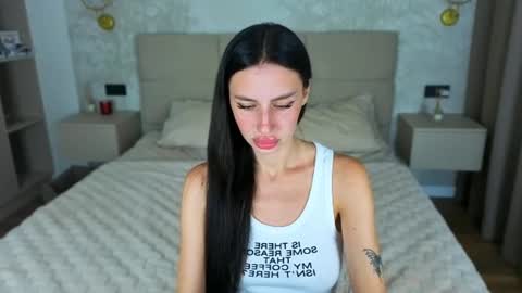 snow_whiteeex online show from August 7, 2026, 6:10 pm