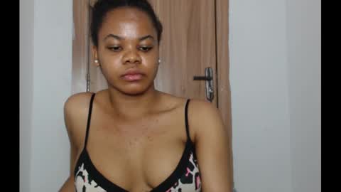 Snapshot of snowdrop5 chatting on January 11, 2025, 1:43 pm snowdrop5 online show from January 11, 2025, 1:43 pm