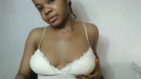 Snapshot of snowdrop5 chatting on March 6, 2025, 4:17 pm snowdrop5 online show from March 6, 2025, 4:17 pm