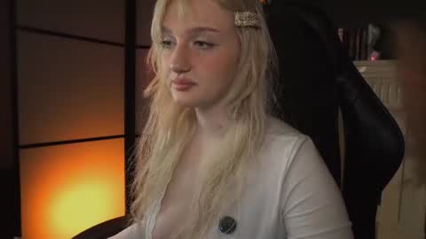 Ellie online show from June 19, 2026, 5:45 am