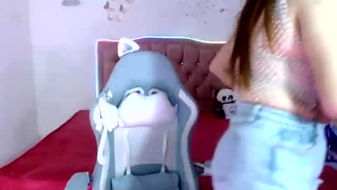 snowhot_69 online show from June 17, 2026, 9:01 am