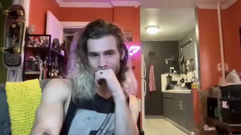 Snapshot of snowleopard200 chatting on February 12, 2026, 10:05 pm Snow online show from February 12, 2026, 10:05 pm