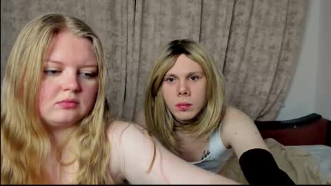 Snowwgirlls online show from February 16, 2026, 12:40 am