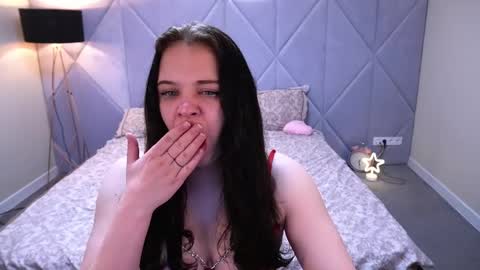snowwhite_bella online show from May 3, 2026, 6:47 pm