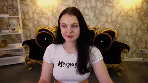 snowwhite_bella online show from July 1, 2026, 7:13 pm