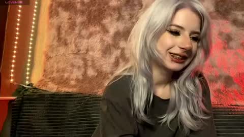 snowy_alice online show from May 3, 2026, 5:52 pm