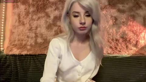 snowy_alice online show from May 10, 2026, 4:12 pm