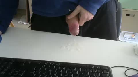 Snapshot of snowypaul chatting on November 3, 2025, 8:37 am paul online show from November 3, 2025, 8:37 am