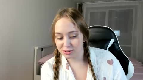 Snapshot of sofaris chatting on December 27, 2024, 11:42 pm Sophy online show from December 27, 2024, 11:42 pm
