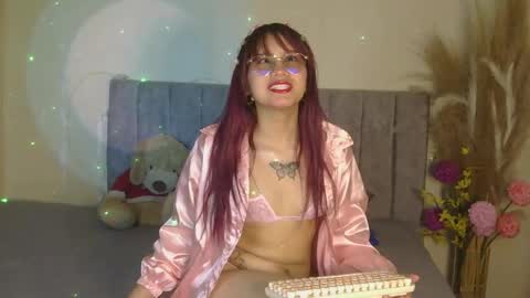 Sophie online show from September 13, 2025, 3:23 pm