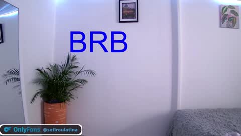 soffi_rousel_ online show from December 27, 2024, 8:18 pm