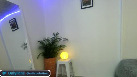 soffi_rousel_ online show from December 30, 2024, 7:11 pm
