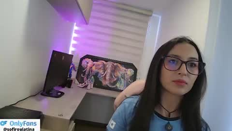 soffi_rousel_ online show from June 18, 2026, 5:28 pm