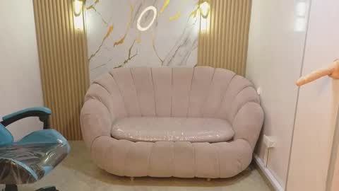 soffia_b online show from November 22, 2025, 9:03 pm