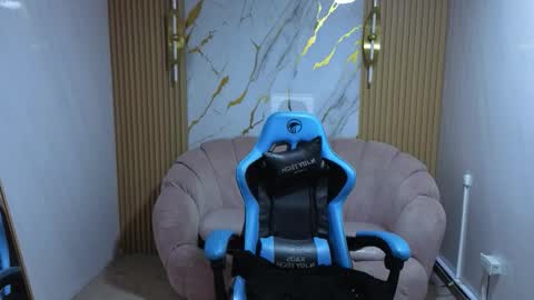 soffia_b online show from December 21, 2025, 7:43 pm