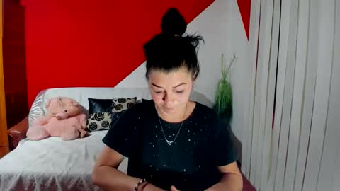Snapshot of soffy_skye chatting on September 26, 2025, 3:32 am Soffy online show from September 26, 2025, 3:32 am