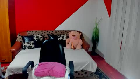 Snapshot of soffy_skye chatting on October 9, 2025, 5:05 am Soffy online show from October 9, 2025, 5:05 am