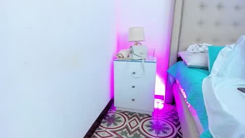 sofhyalove online show from March 26, 2026, 8:58 pm