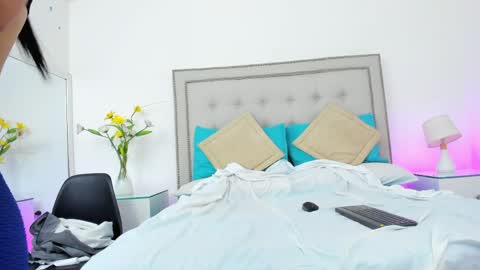 sofhyalove online show from April 11, 2026, 7:18 pm