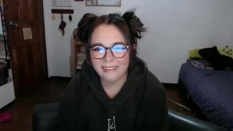 Sofi Lynch online show from April 26, 2026, 5:49 am