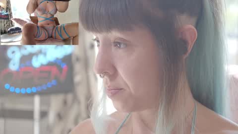 Sofi Mora online show from November 2, 2025, 2:19 pm