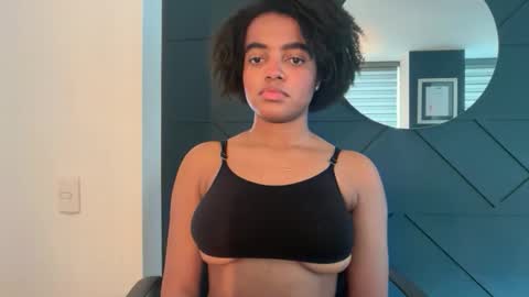 Snapshot of sofi_z chatting on December 4, 2025, 5:54 pm Sofi online show from December 4, 2025, 5:54 pm