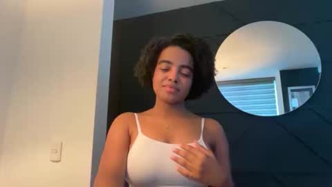 Snapshot of sofi_z chatting on April 8, 2026, 6:52 pm Sofi online show from April 8, 2026, 6:52 pm