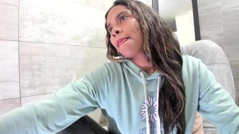 sofia86379 online show from December 5, 2024, 1:06 pm
