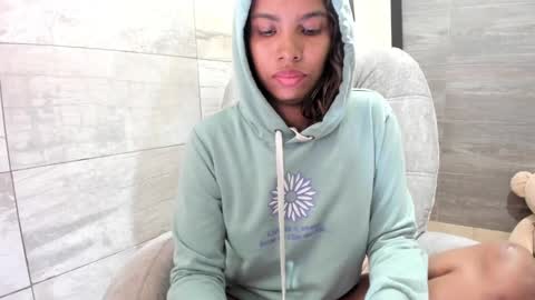sofia86379 online show from December 5, 2024, 4:12 pm
