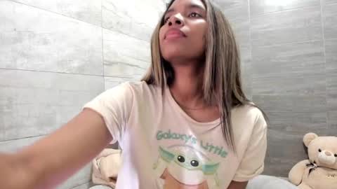 sofia86379 online show from December 15, 2024, 10:37 pm