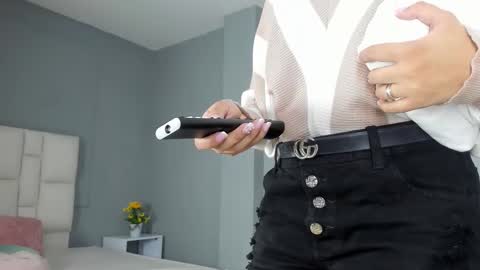 sofia__salazar online show from February 6, 2026, 12:19 pm