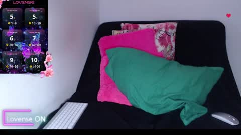 sofia  whitee online show from June 26, 2026, 7:02 am