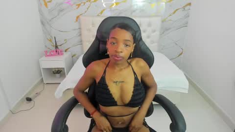 sofia_echeverri online show from May 4, 2026, 12:23 pm