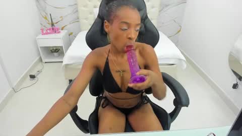 sofia_echeverri online show from May 9, 2026, 11:48 am
