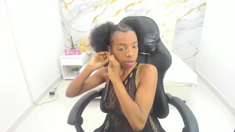 sofia_echeverri online show from May 19, 2026, 12:11 pm