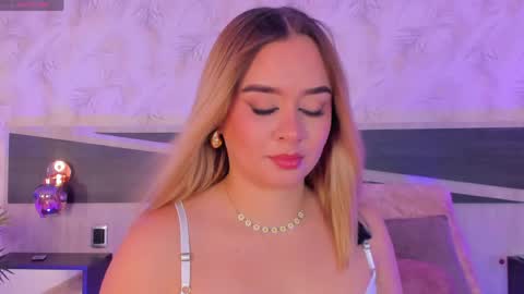 Snapshot of sofia_pamela_ chatting on April 21, 2026, 7:39 pm online show from April 21, 2026, 7:39 pm