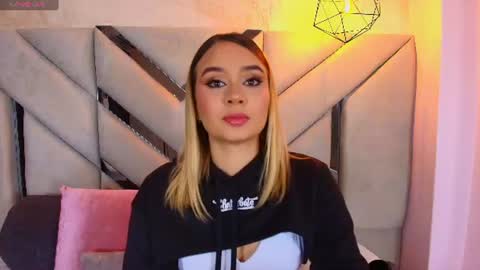 Snapshot of sofia_pamela_ chatting on June 10, 2026, 7:02 pm online show from June 10, 2026, 7:02 pm