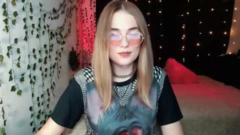 sofia_rosemary online show from September 28, 2025, 1:49 pm