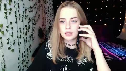 sofia_rosemary online show from October 14, 2025, 2:29 pm