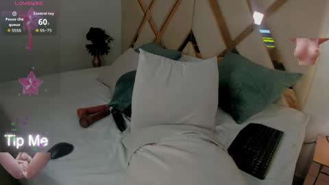 Sofia Samuels online show from May 13, 2026, 12:08 am