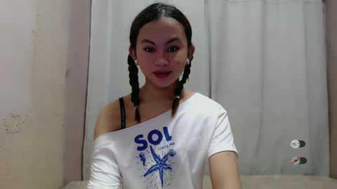 sofia_sweetheart18 online show from June 14, 2026, 11:51 pm