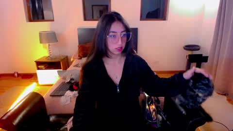 Snapshot of sofia_vanner chatting on December 16, 2024, 1:10 am SOFIA online show from December 16, 2024, 1:10 am